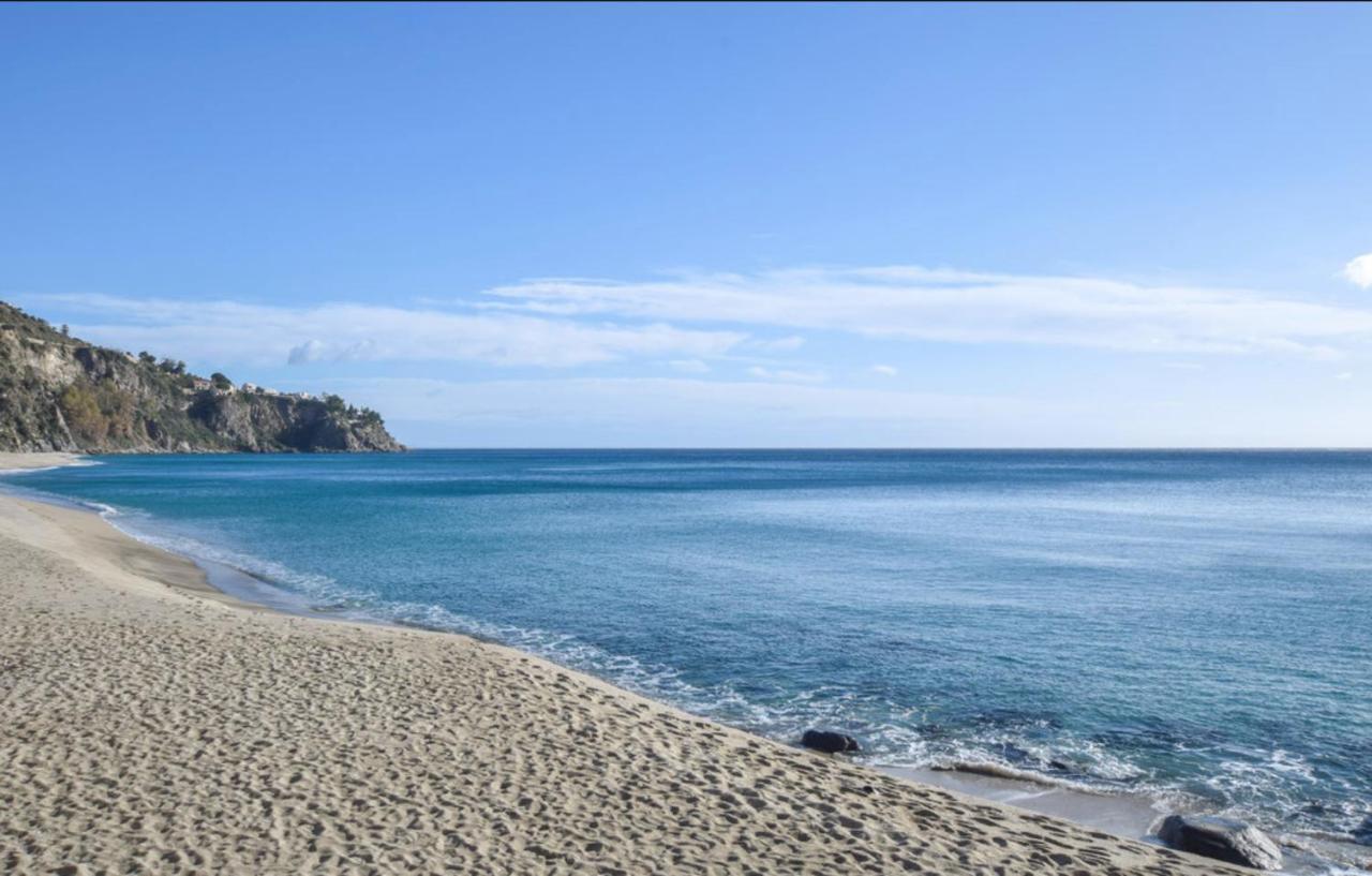 Confortevole e Spazioso Appartamento 90mq a Falerna con Vista Panoramica sul Golfo con Free WiFi e Smart Tv Esterno foto